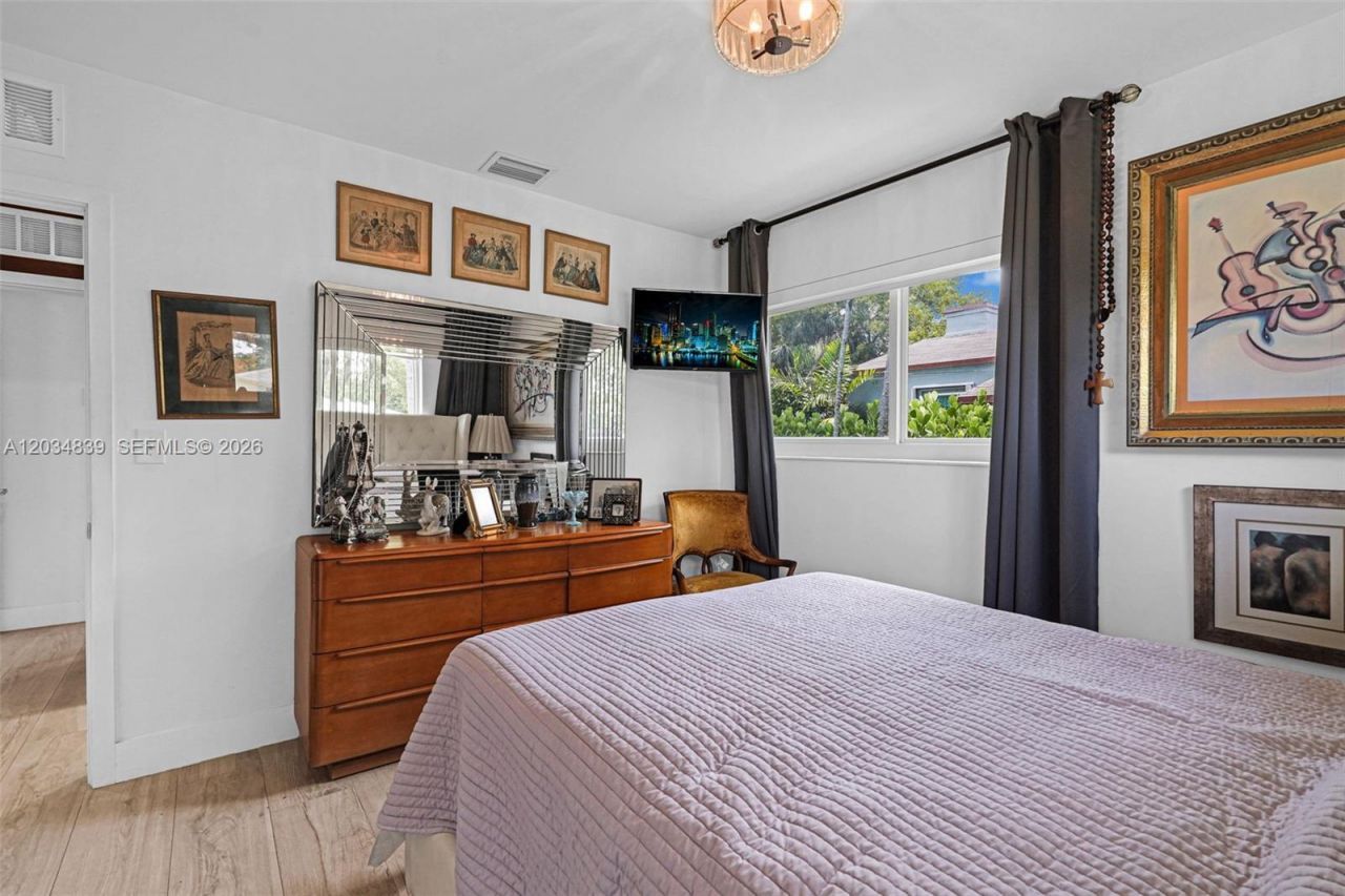 240 Nahkoda Dr, Miami Springs, FL 33166 Photo