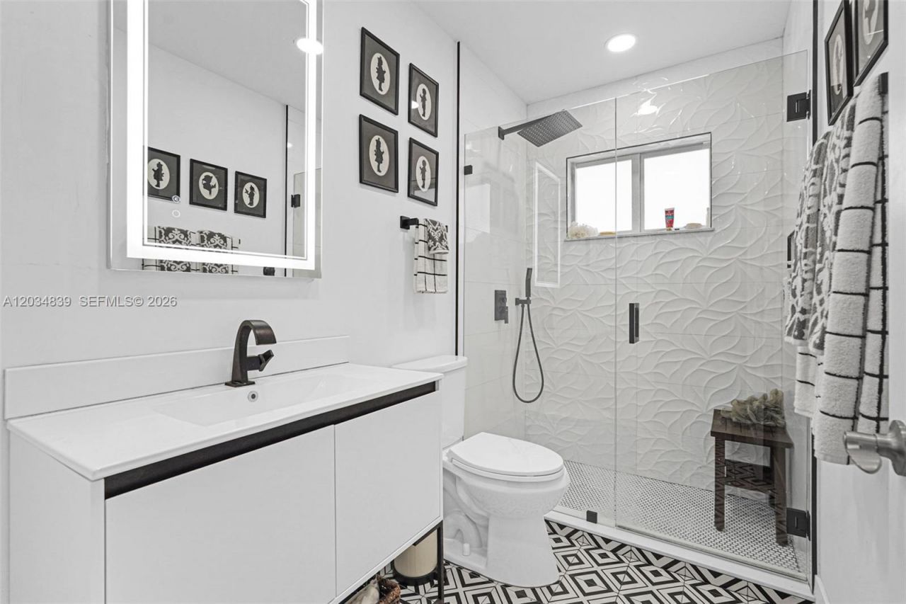 240 Nahkoda Dr, Miami Springs, FL 33166 Photo