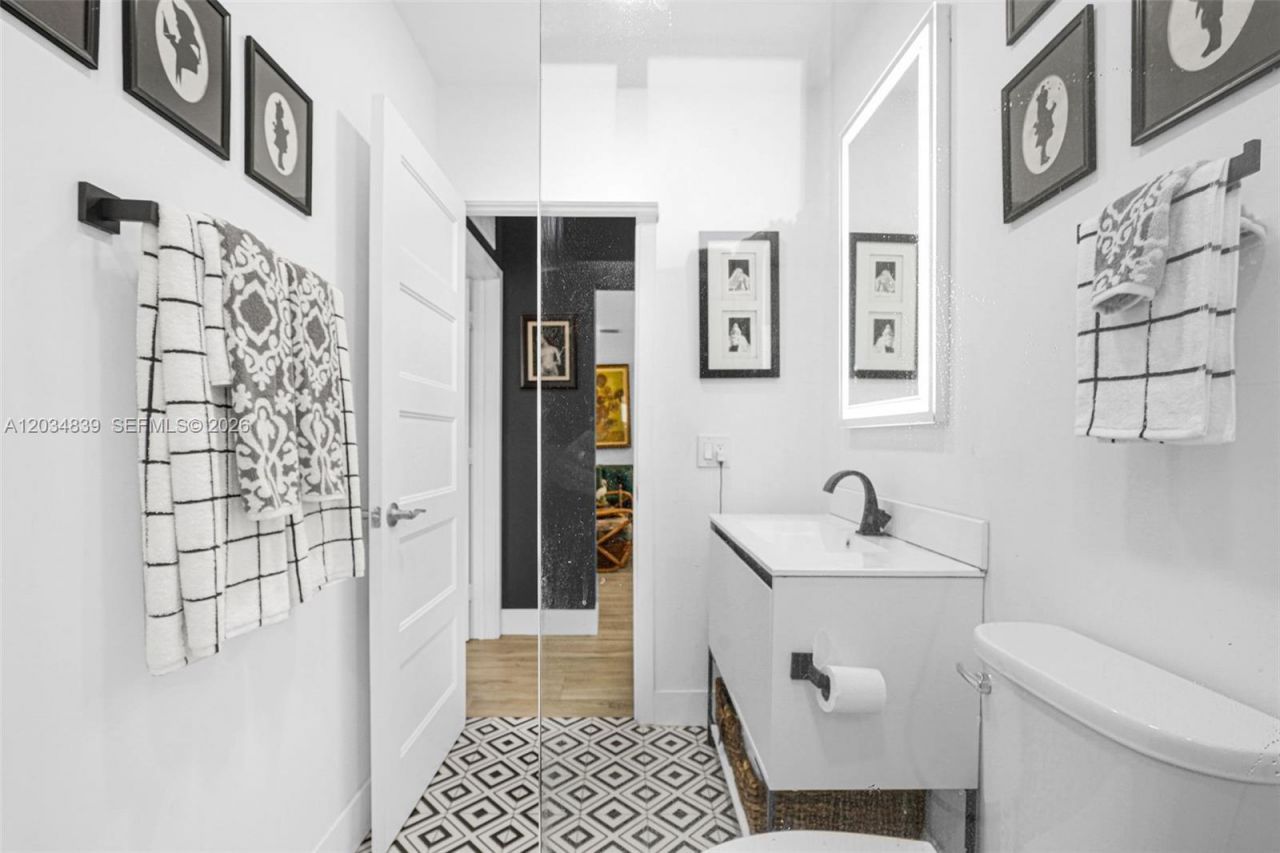 240 Nahkoda Dr, Miami Springs, FL 33166 Photo