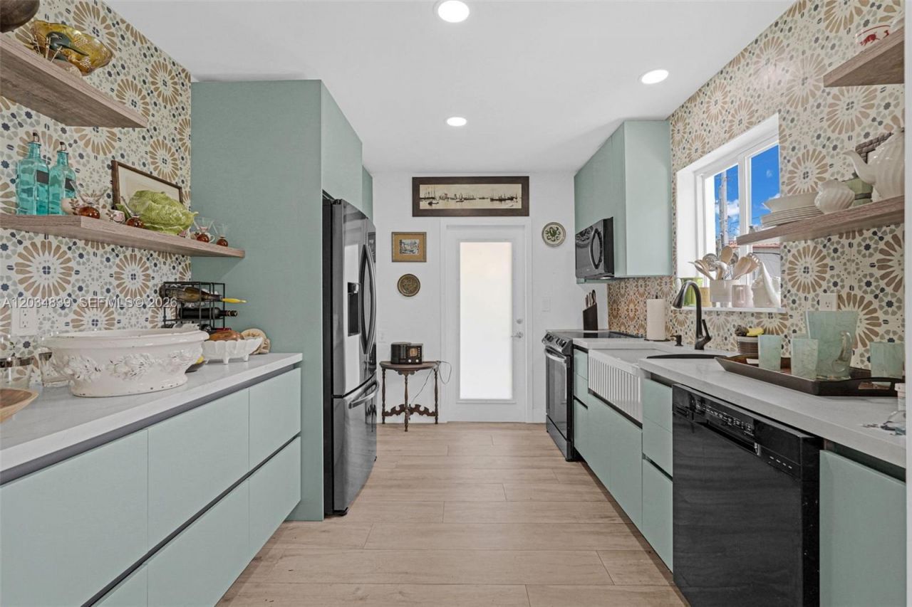 240 Nahkoda Dr, Miami Springs, FL 33166 Photo