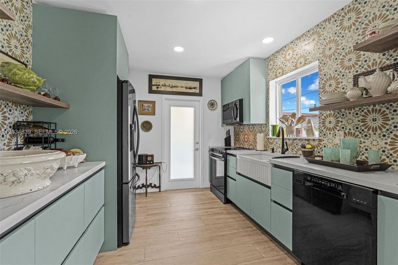 240 Nahkoda Dr, Miami Springs, FL 33166 Photo