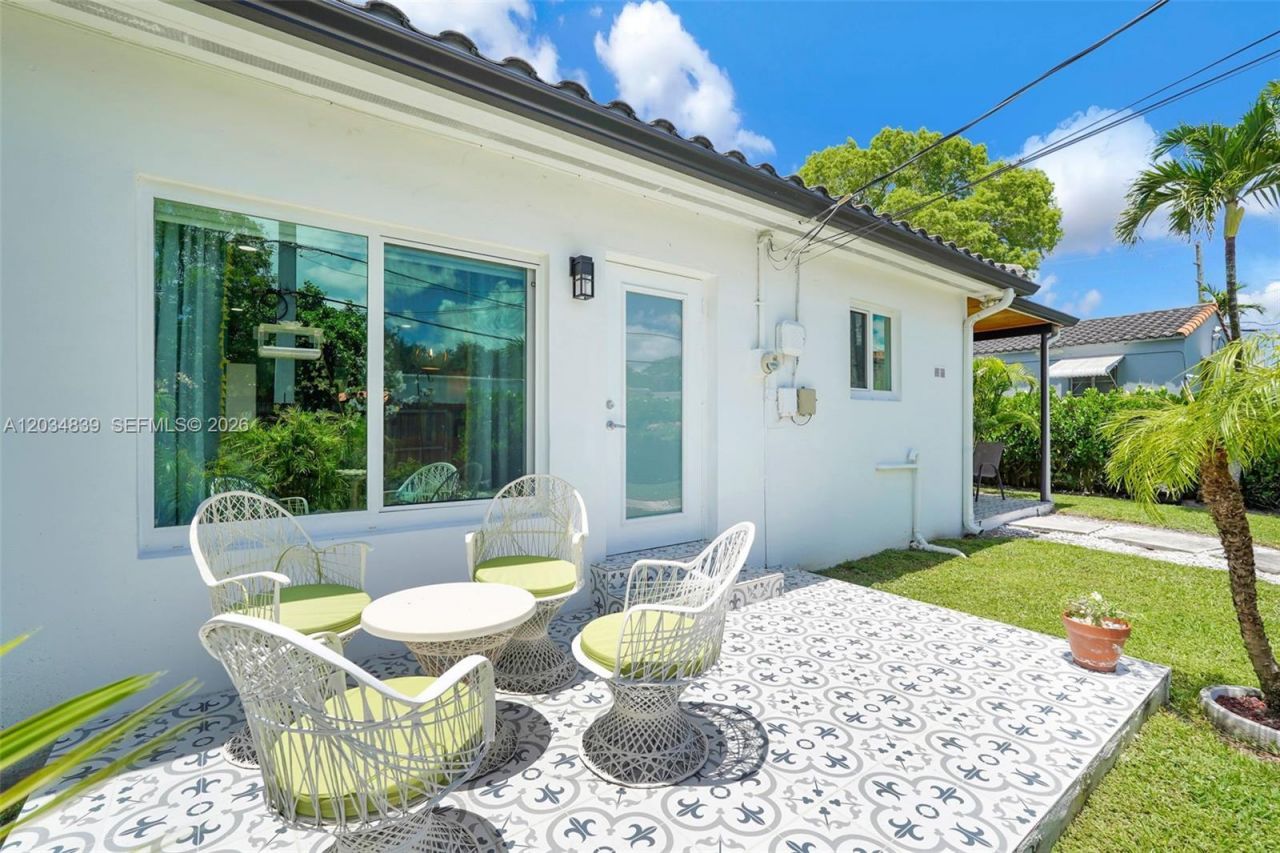 240 Nahkoda Dr, Miami Springs, FL 33166 Photo