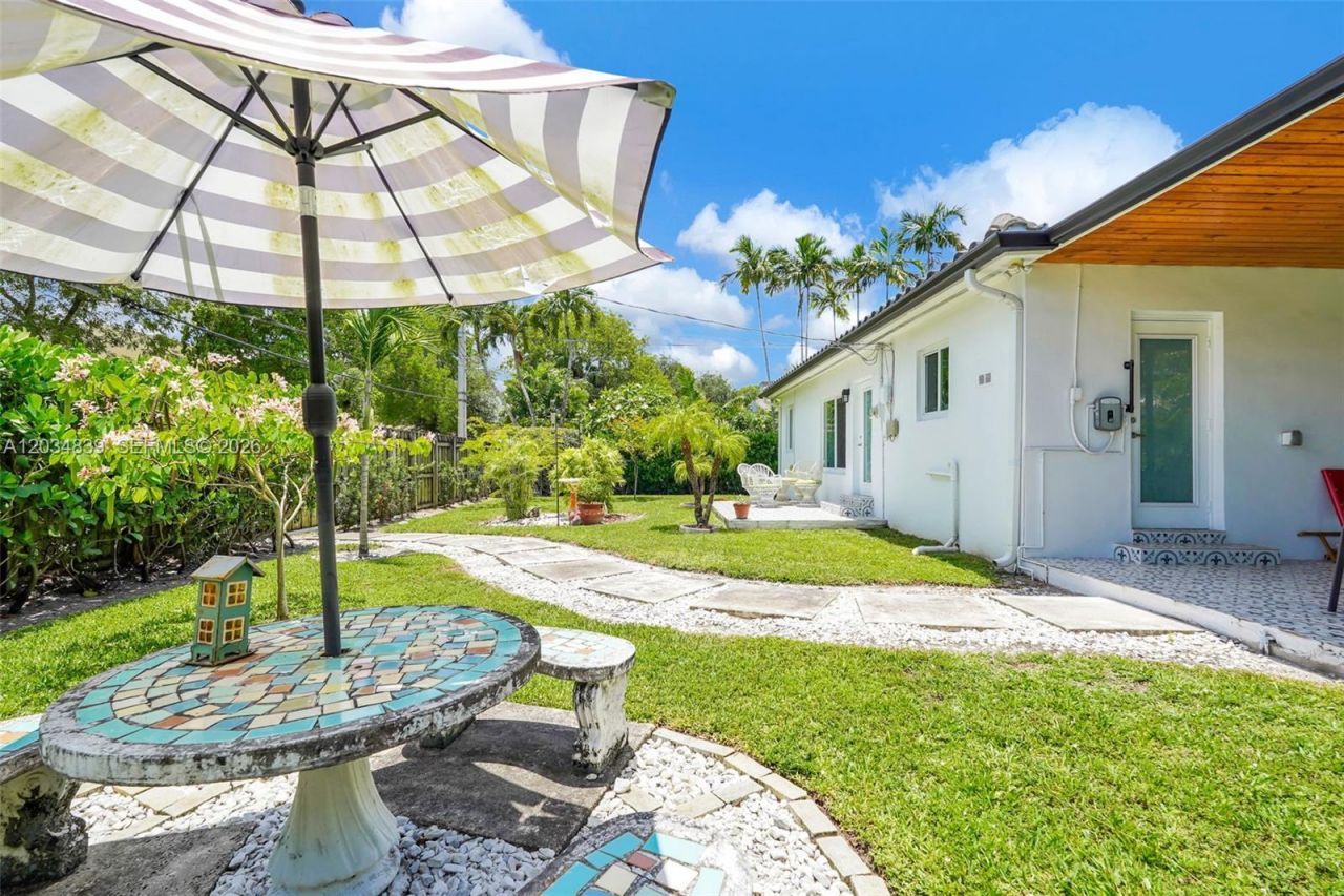 240 Nahkoda Dr, Miami Springs, FL 33166 Photo