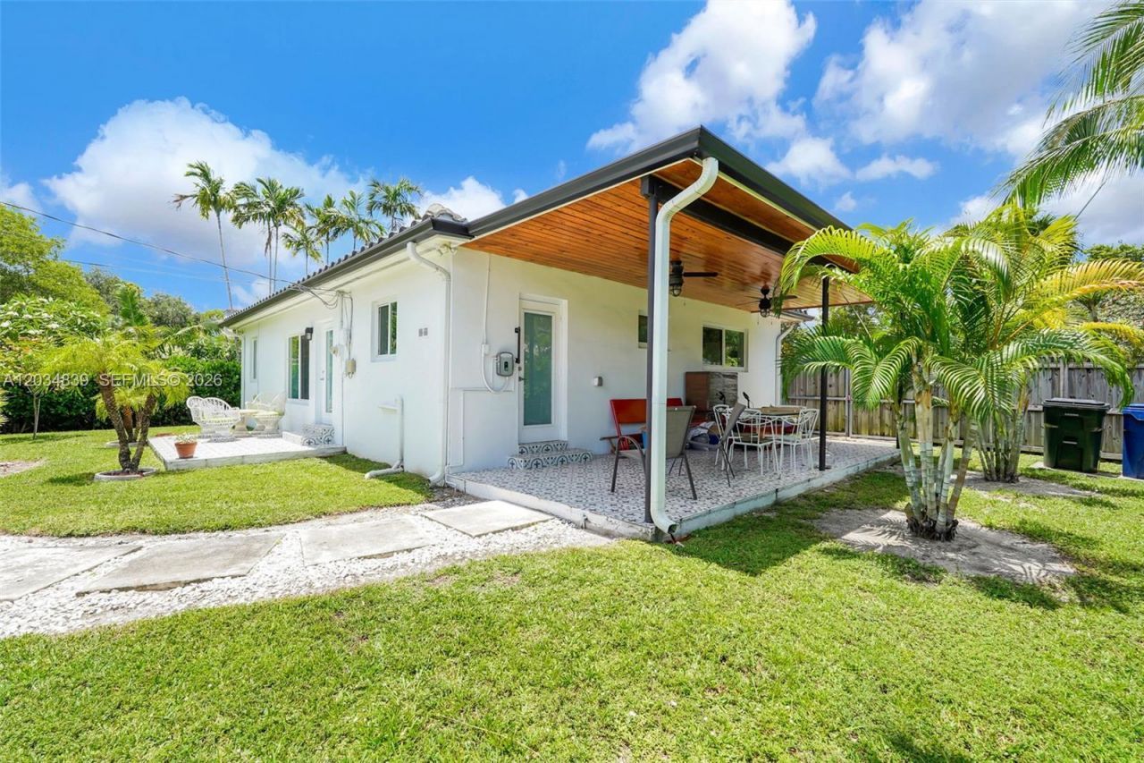 240 Nahkoda Dr, Miami Springs, FL 33166 Photo