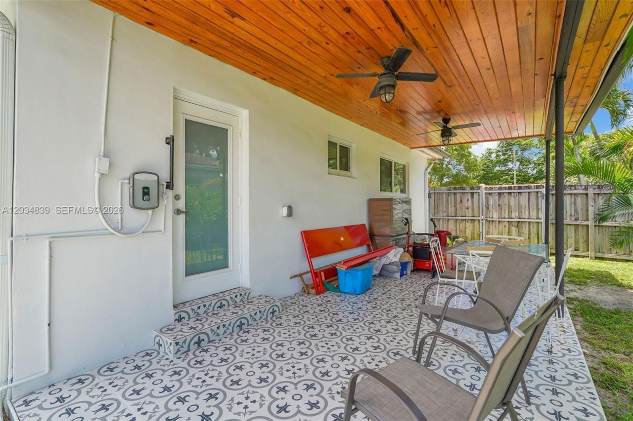 240 Nahkoda Dr, Miami Springs, FL 33166 Photo