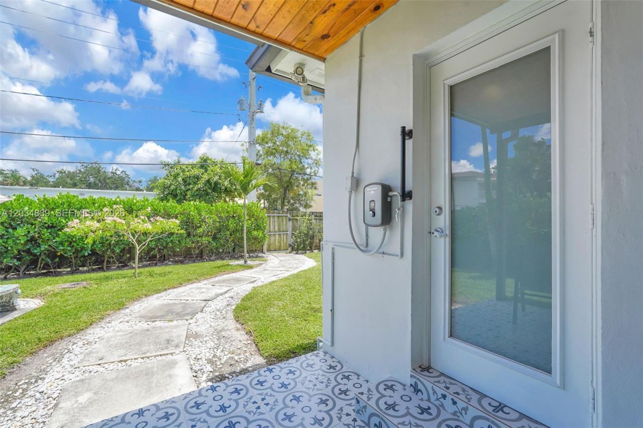 240 Nahkoda Dr, Miami Springs, FL 33166 Photo