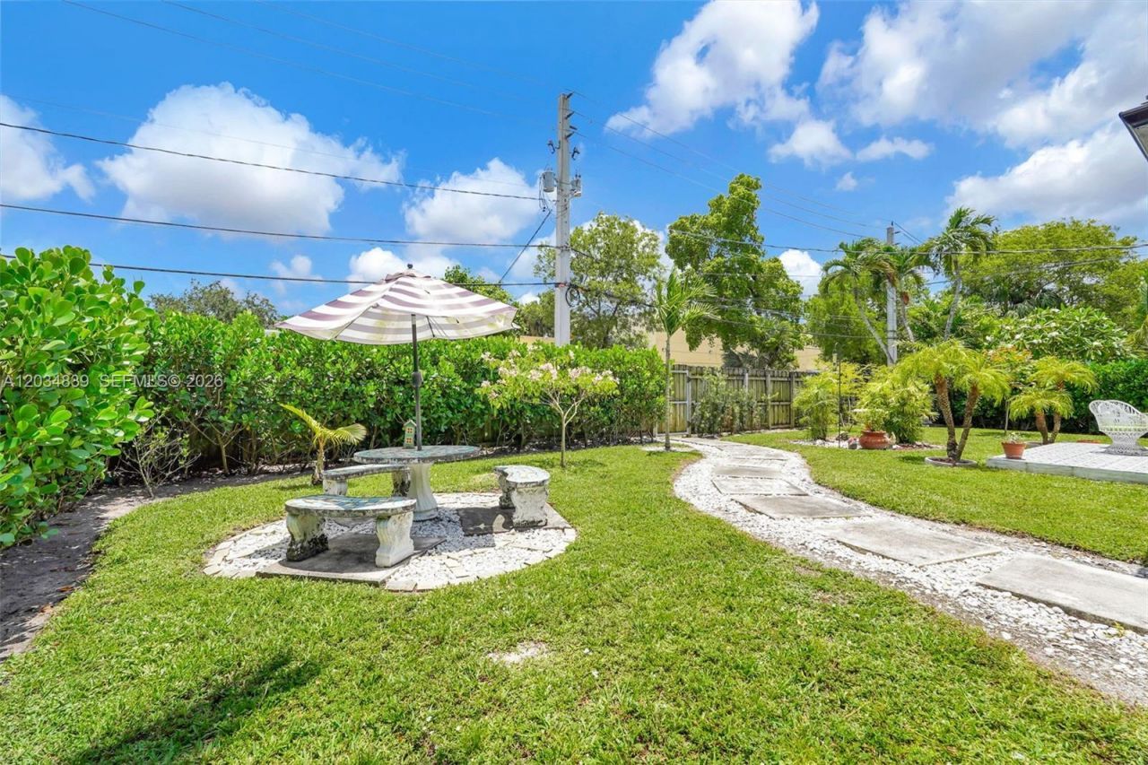 240 Nahkoda Dr, Miami Springs, FL 33166 Photo