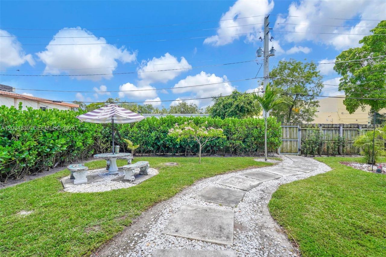 240 Nahkoda Dr, Miami Springs, FL 33166 Photo