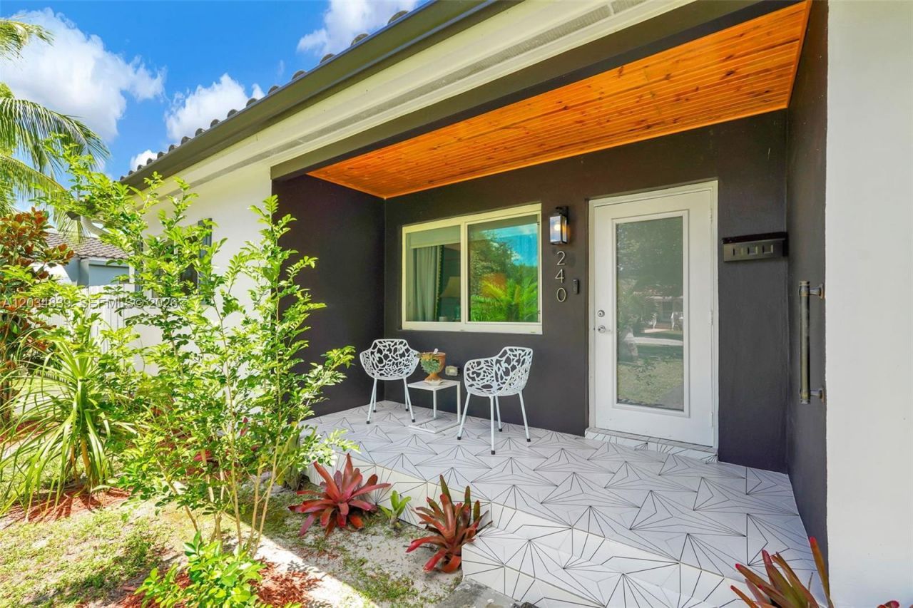 240 Nahkoda Dr, Miami Springs, FL 33166 Photo