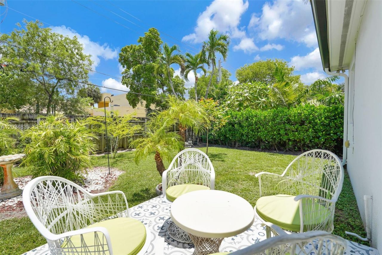 240 Nahkoda Dr, Miami Springs, FL 33166 Photo