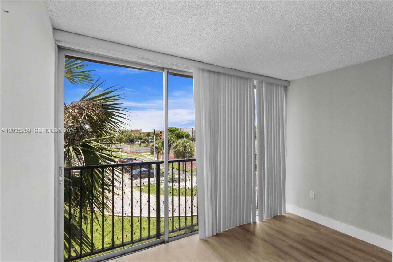 9411 SW 4th St, Unit 308, Miami, FL 33174 Photo