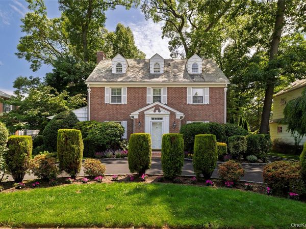 210 Demott Avenue , Rockville Centre, NY 11570