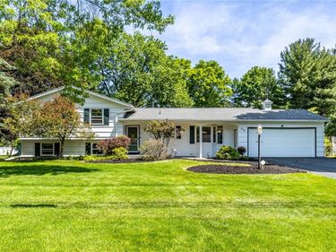 274 Parkview Drive , Rochester, NY 14625