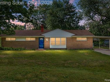 1746 Ashstan Drive, Walled Lake, MI 48390