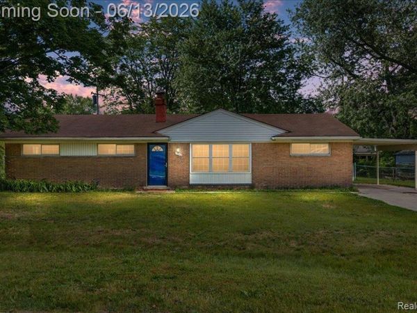 1746 Ashstan Drive, Walled Lake, MI 48390