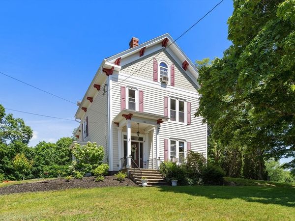 56 Mendon St, Blackstone, MA 01504