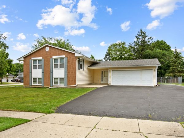 1381 Volkamer Trail, Elk Grove Village, IL 60007
