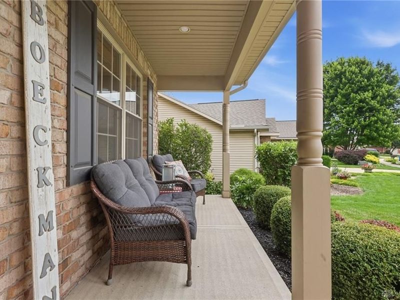 1927 Cider Mill Way, Tipp City, OH 45371 Photo 4