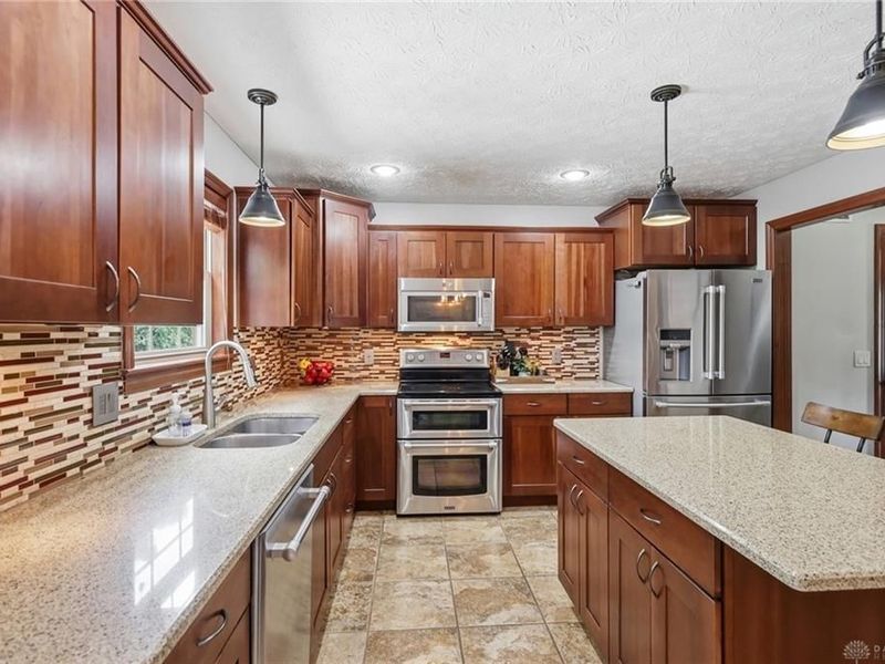 1927 Cider Mill Way, Tipp City, OH 45371 Photo 9