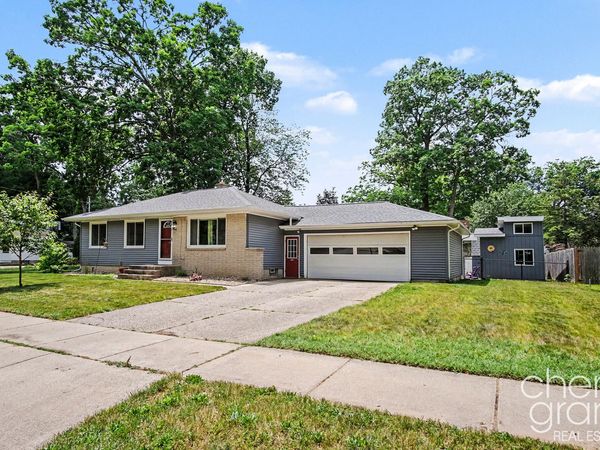 4631 Carrick Avenue SE, Grand Rapids, MI 49508