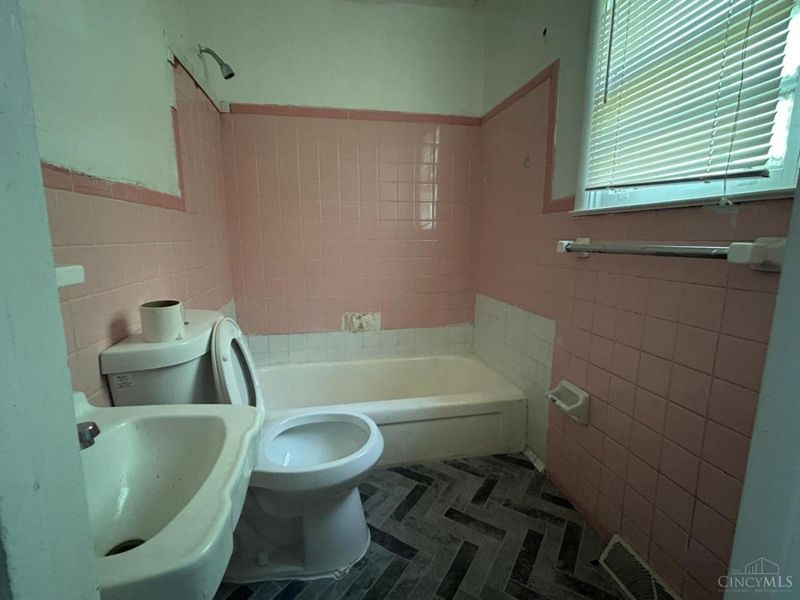 128 Clinton Springs Avenue, Cincinnati, OH 45217 Photo 5
