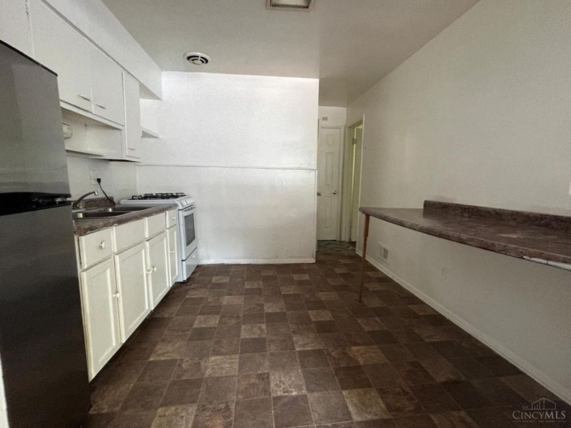 128 Clinton Springs Avenue, Cincinnati, OH 45217 Photo 6