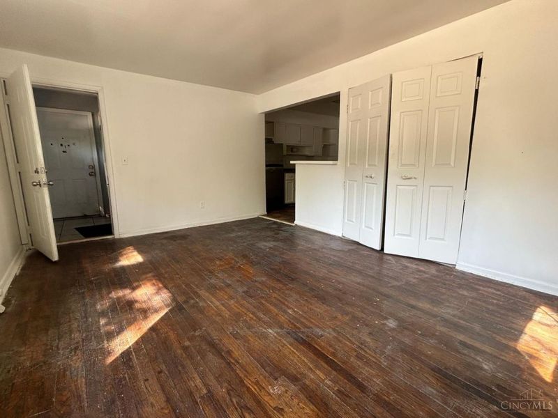 128 Clinton Springs Avenue, Cincinnati, OH 45217 Photo 8