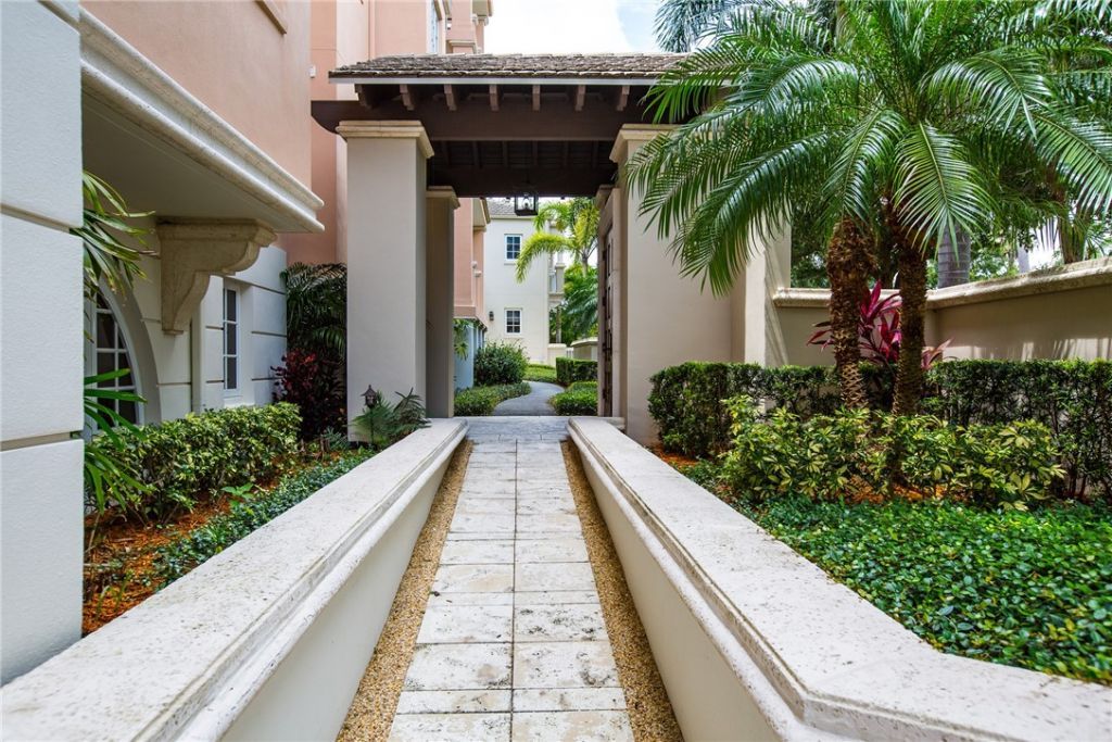 11 Royal Palm Point, Unit PH-W, Vero Beach, FL 32960 Photo