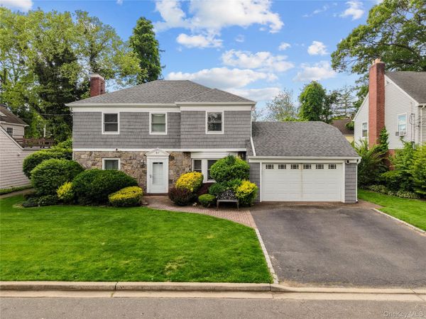 67 Raymond Place , Hewlett, NY 11557