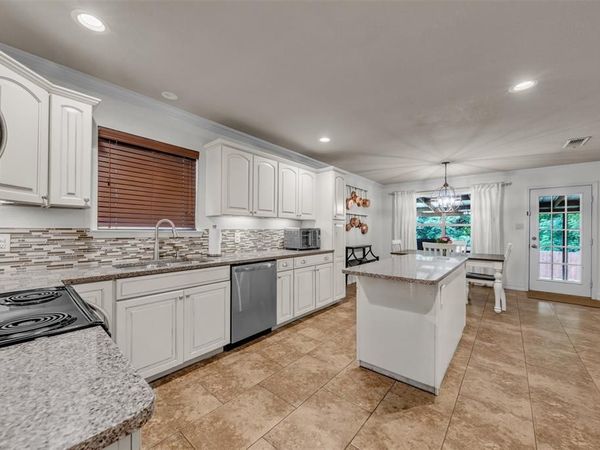 213 King Arthur Drive, Weatherford, TX 76086