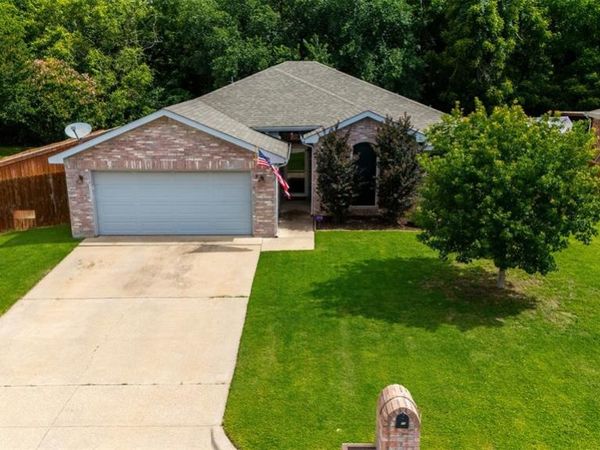 213 King Arthur Drive, Weatherford, TX 76086