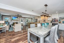 1454 Waterway Court photo 4