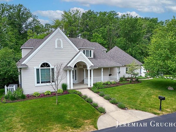 3333 Falcon Bluff Court NE, Grand Rapids, MI 49525