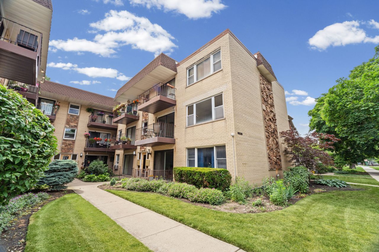 4338 N Keeler Avenue, Unit 2F, Chicago, IL 60641 Main Photo