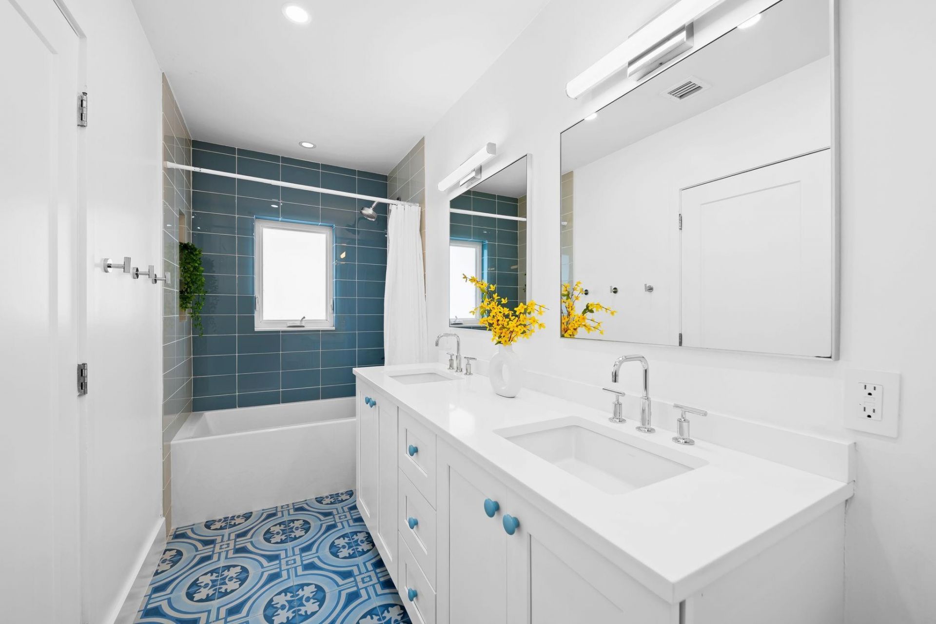 1524 Bayview Drive, Fort Lauderdale, FL 33304 Photo
