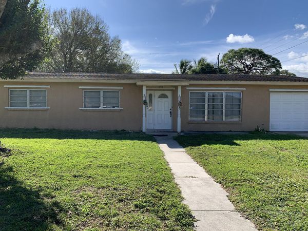 363 Hosbine Street, Fort Pierce, FL 34982