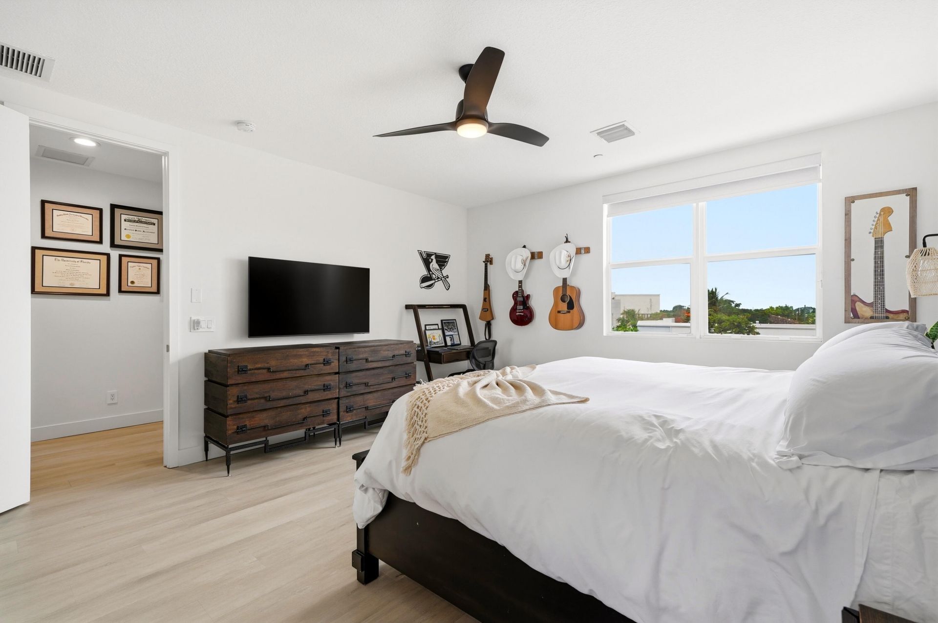 1210 NE 11th Avenue, Fort Lauderdale, FL 33304 Photo