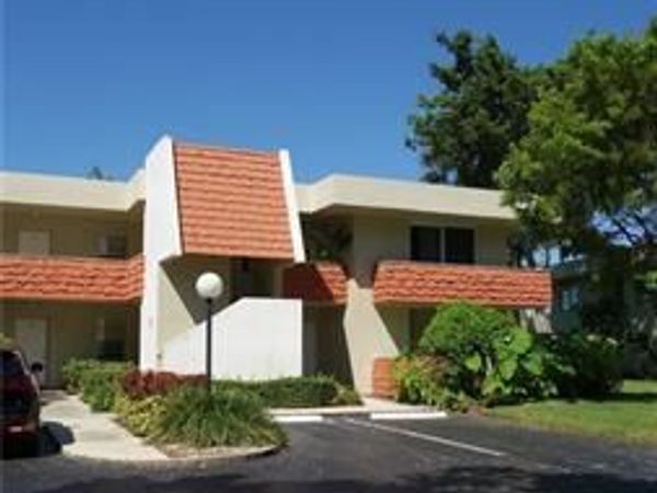 907 Cypress Terrace, Unit 201, Pompano Beach, FL 33069