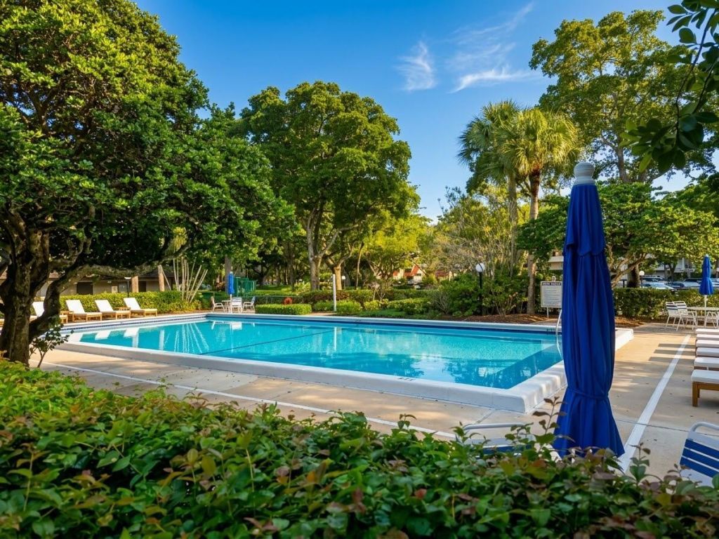907 Cypress Terrace, Unit 201, Pompano Beach, FL 33069 Photo