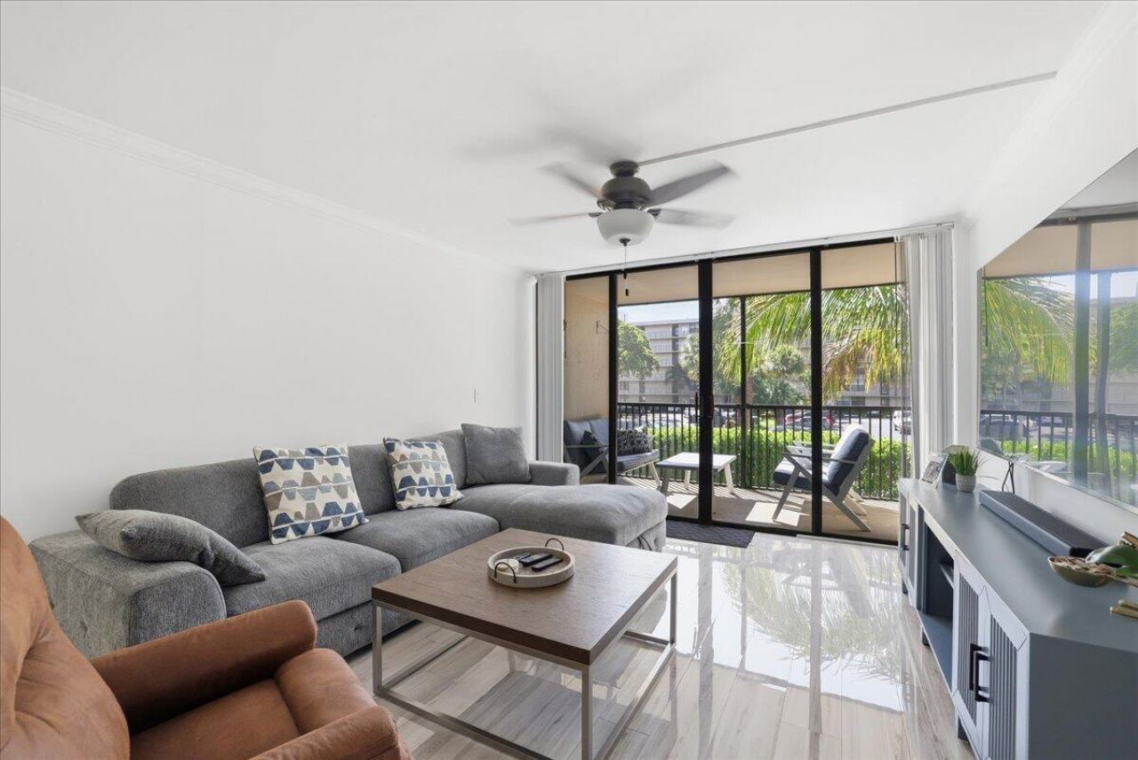 16 Royal Palm Way, Unit 205, Boca Raton, FL 33432 Photo