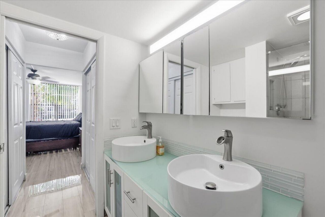 16 Royal Palm Way, Unit 205, Boca Raton, FL 33432 Photo