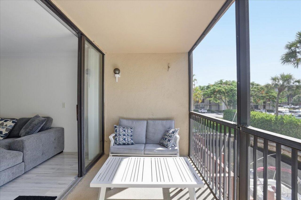 16 Royal Palm Way, Unit 205, Boca Raton, FL 33432 Photo