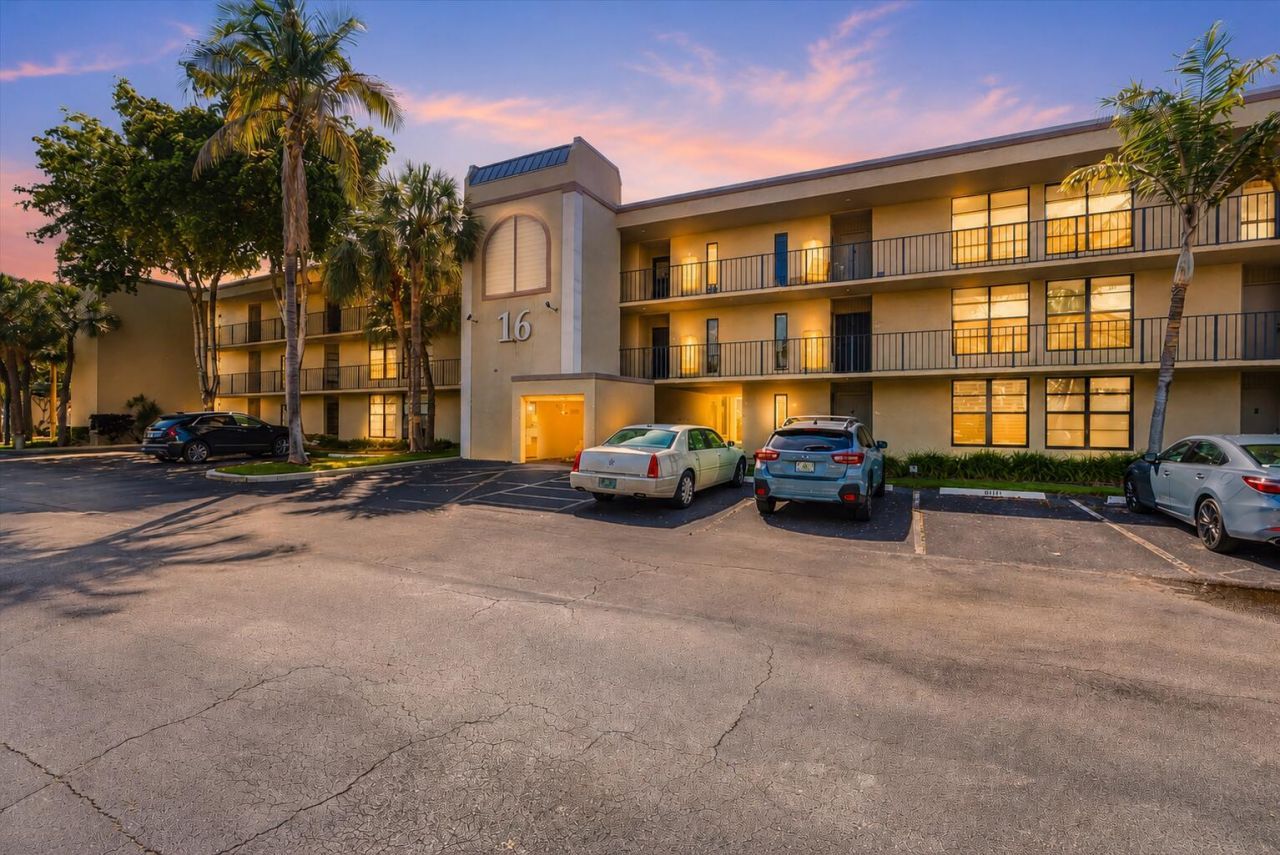 16 Royal Palm Way, Unit 205, Boca Raton, FL 33432 Photo
