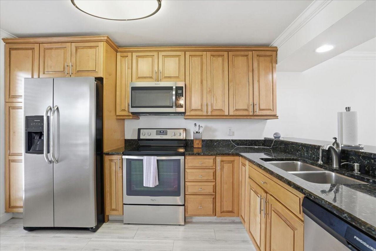 16 Royal Palm Way, Unit 205, Boca Raton, FL 33432 Photo