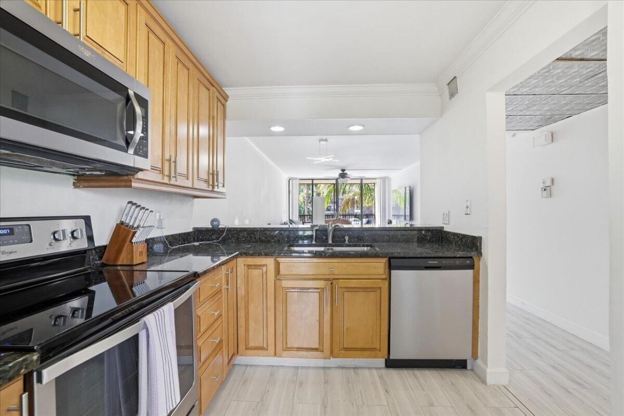 16 Royal Palm Way, Unit 205, Boca Raton, FL 33432 Photo
