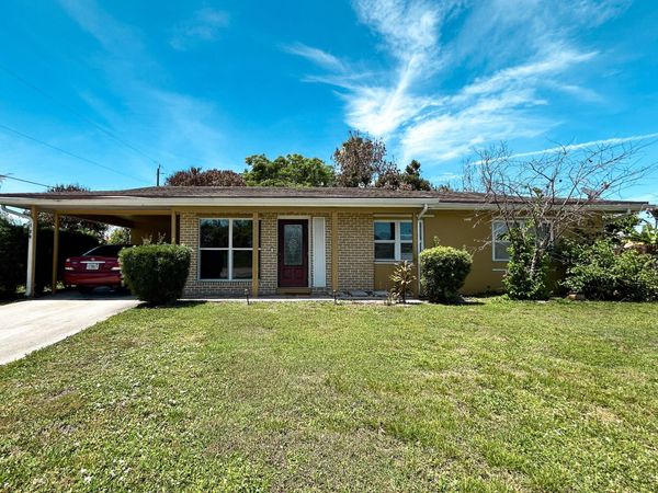 179 SE Soneto Court, Port St. Lucie, FL 34983