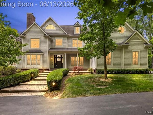 1600 S Hickory Ridge Trail, Milford Twp, MI 48380