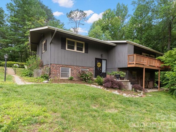 132 E Whisperwood Circle, Hendersonville, NC 28791