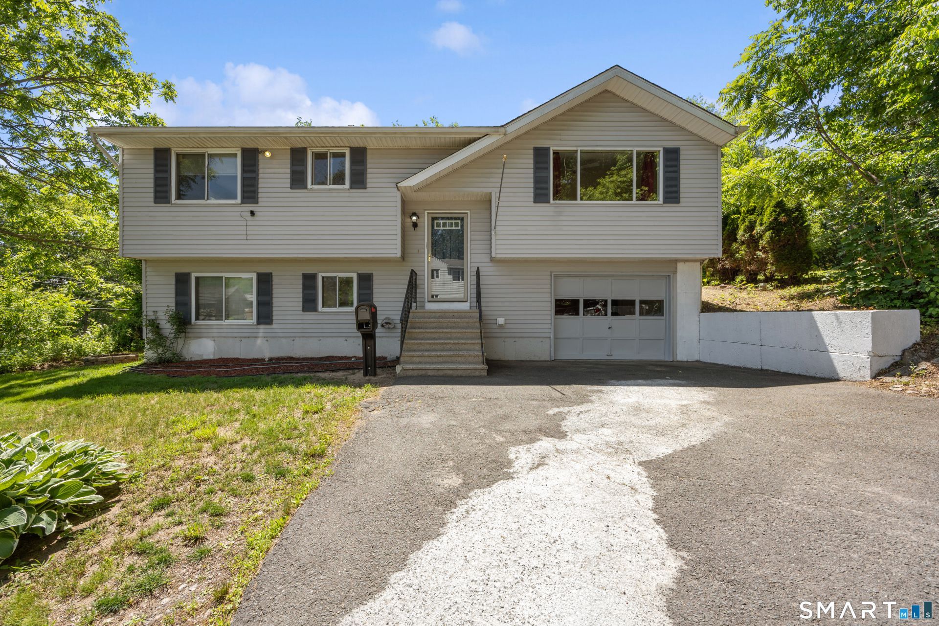 2743 East Main, Waterbury, CT 06705 Main Photo
