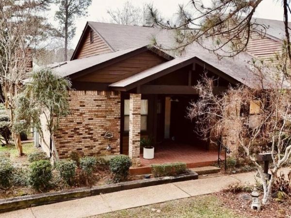 52 W Cascades Circle, Clinton, MS 39056